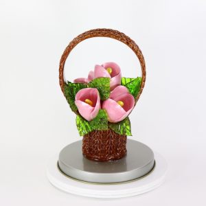 Карамельная Корзинка с тюльпанами лиловыми в тубе