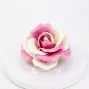 Карамельная Роза маленькая лилово-белая в полусфере